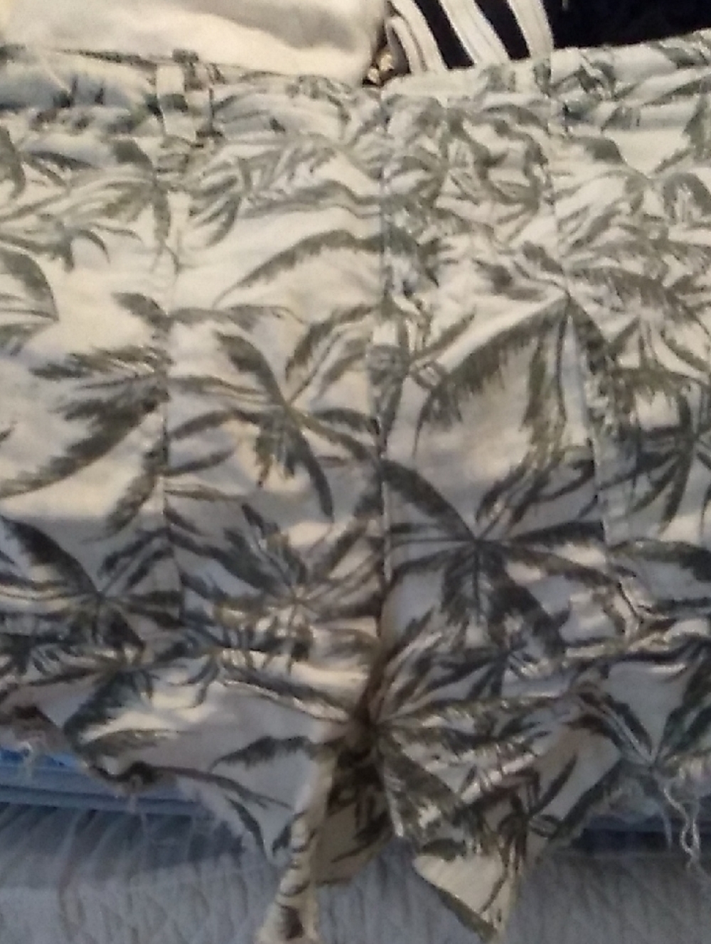 BDG Linen Palm Print Shorts M
